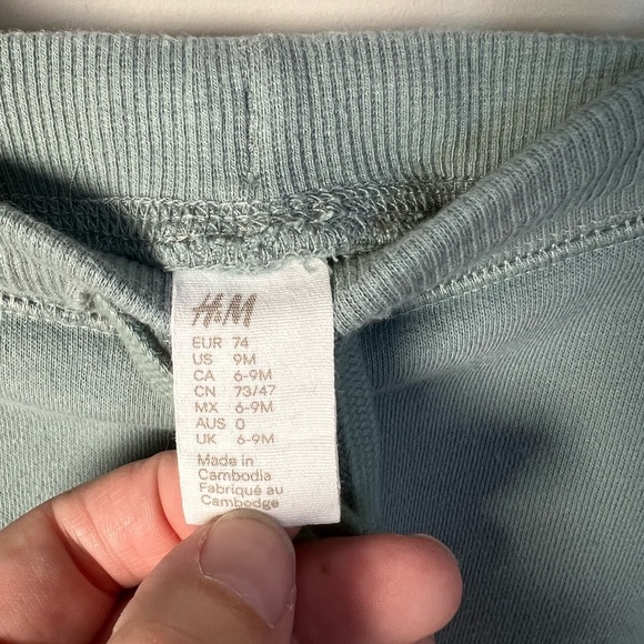 H&M Mickey Mouse & Friends Green Sweatshirt and Pants Set 6-9 Months Baby - Picture 5 of 6